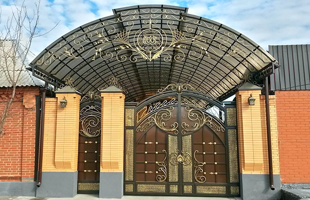 Купить или заказать ворота для дома с навесом - стильные и надежные решения для вашего участка в Югорске от 42423 руб | ВоротМастер-Югр